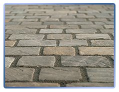 Чищення тротуарної плитки